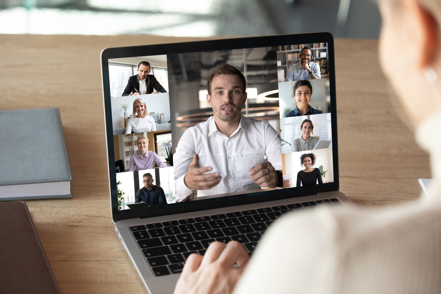 Virtual Platforms for Meetings in 2024: A Comprehensive Guide