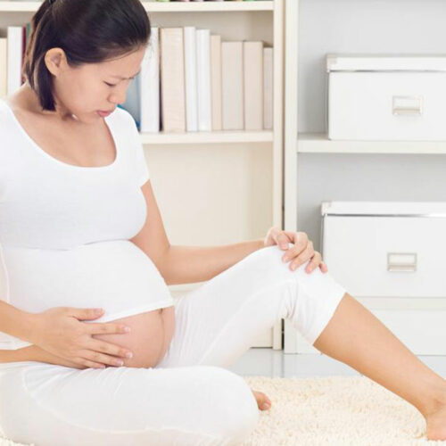 How to deal with swollen ankles and feet during pregnancy