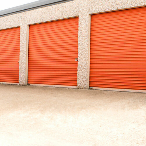 Reasons to opt for self-storage units on rent