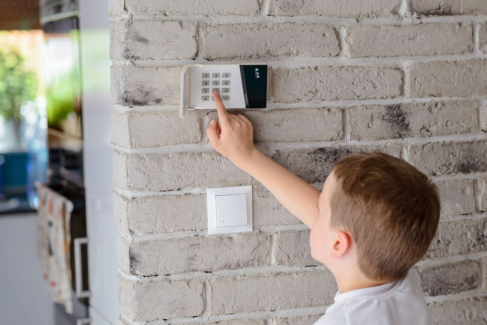 Things to know before buying a home security system