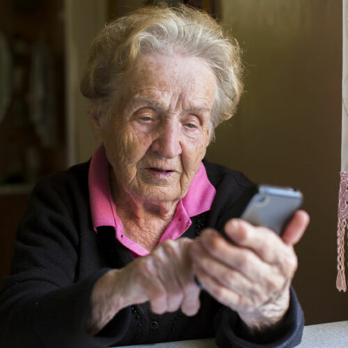 4 popular senior cell phone plan providers